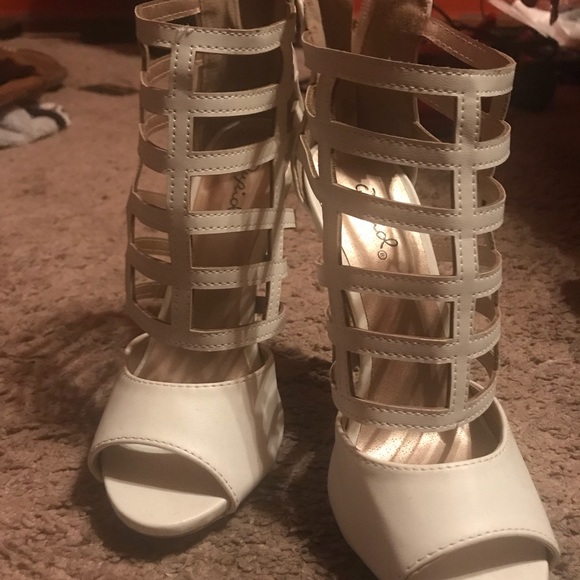 White caged high heels - Picture 3 of 3